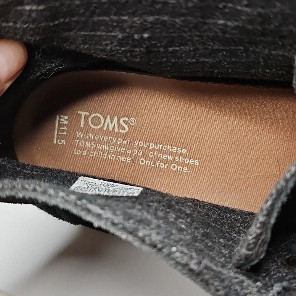 Toms Mateo Chukka Black Embossed Suede Size 11.5